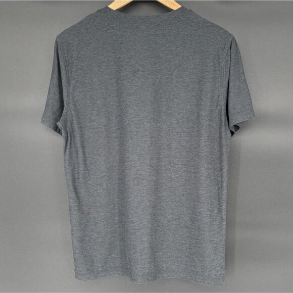 Vuori Men's Strato Tech Tee M Charcoal Heather Moisture Wicking Activewear Gym - Picture 2 of 7